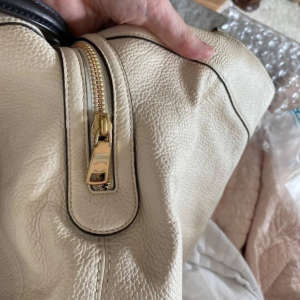 Coach Large 3 Compartment Shoulder Bag in Off White EUC